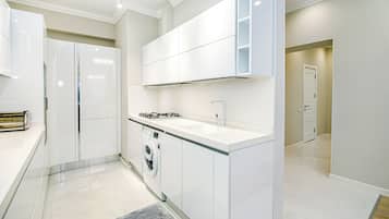 Familie appartement | Privékeuken | Een koelkast/vriezer, een oven, een kookplaat, een blender