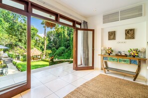 المنشأة من الداخل