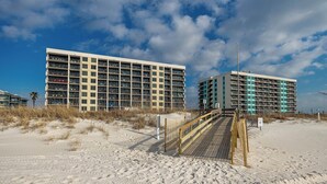 Unclassified image, 4 of 46, button - 2 Bedroom Gulf  Front Located in Gulf Shores (Gulf Shores)
