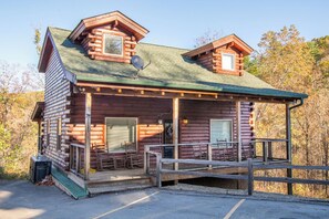 Exterior - *Cozy 4BD Lodge w/ Hot Tub! Fire Pit + Near TOWN!* (Sevierville)