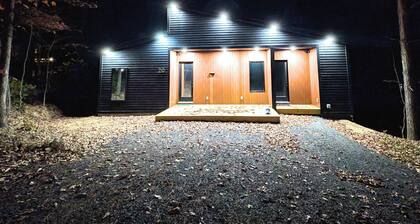 New Cozy Cabin in Shenandoah Virginia, WiFi, EV, Games