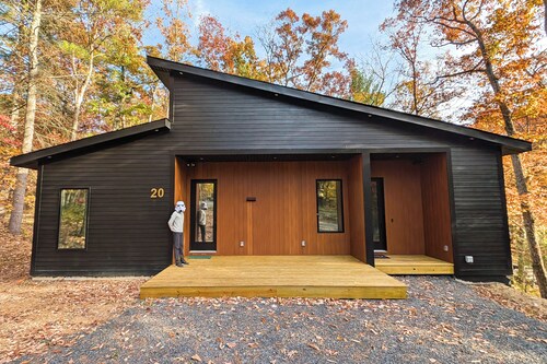 New Cozy Cabin in Shenandoah Virginia, WiFi, EV, Games