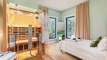 2 bedrooms, in-room safe, free WiFi, bed sheets