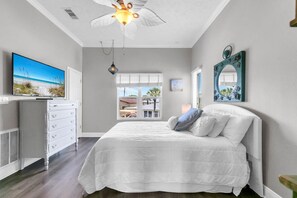 3 bedrooms, iron/ironing board, free WiFi, bed sheets - ⭐Beach Across the Street-Pool+Hot Tub-The Palms A3⭐ (Panama City Beach)