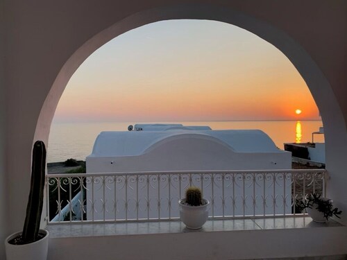 Luxurious Waterfront 2-Suites Condo in Hammamet