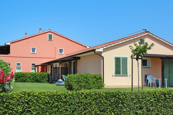 Exterior - Apartment in Vada Near Restaurants (Rosignano Marittimo)