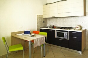 Comfort Apartment, 3 Bedrooms | Private kitchen | Fridge, microwave - Apartment in Vada Near Restaurants (Rosignano Marittimo)