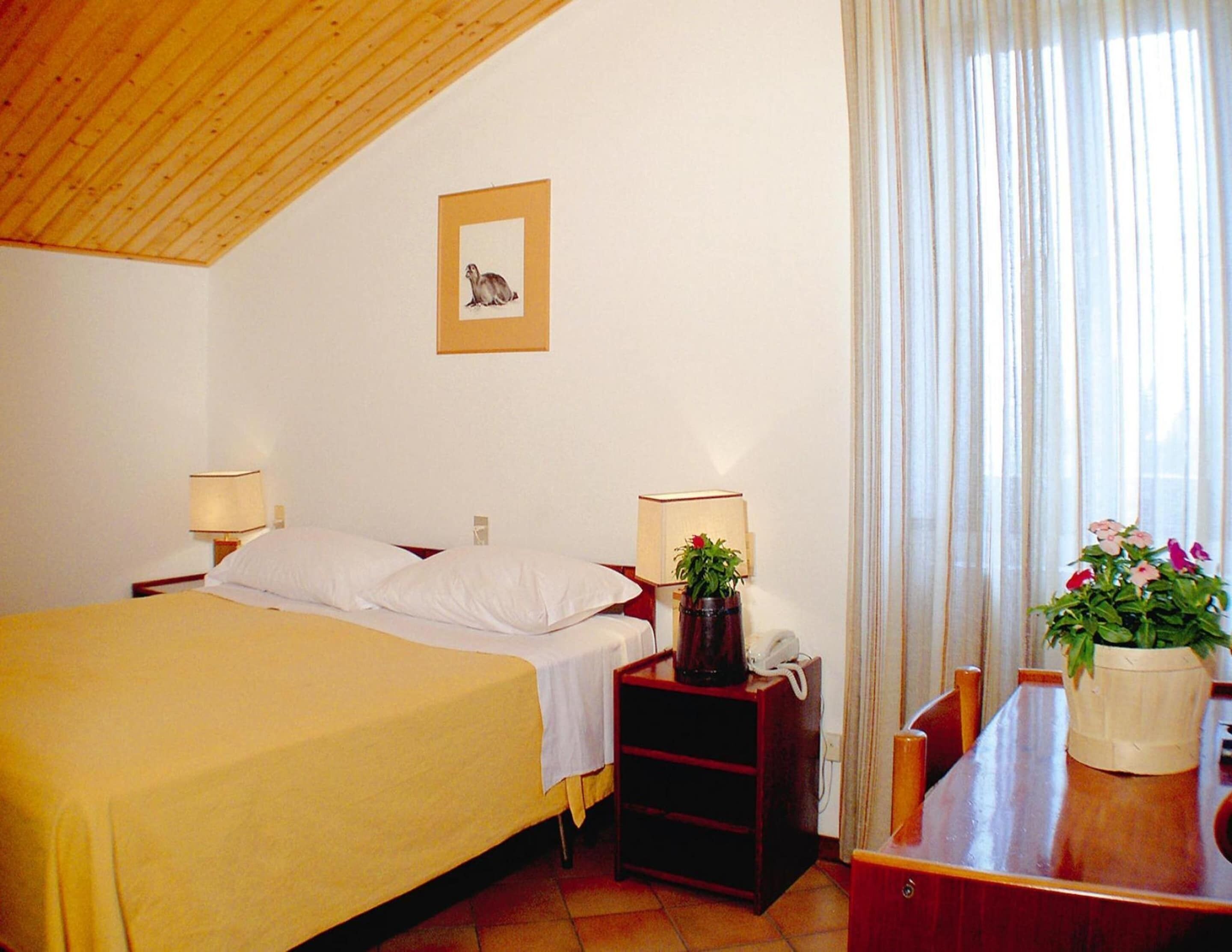 7 bedrooms, individually furnished