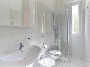 Bathroom | Hair dryer - Apartment in Pietra Ligure (Pietra Ligure)