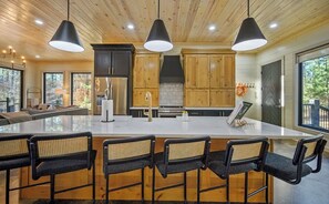 Microwave, oven, stovetop, dishwasher - Heated Pool+Hot Tub+Fire Pit+Fishing Pond=Relaxing Getaway! (Broken Bow)
