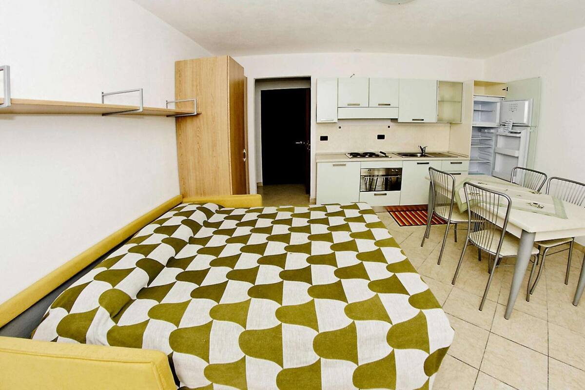 Classic Apartment, 1 Bedroom | 3 bedrooms, individually furnished