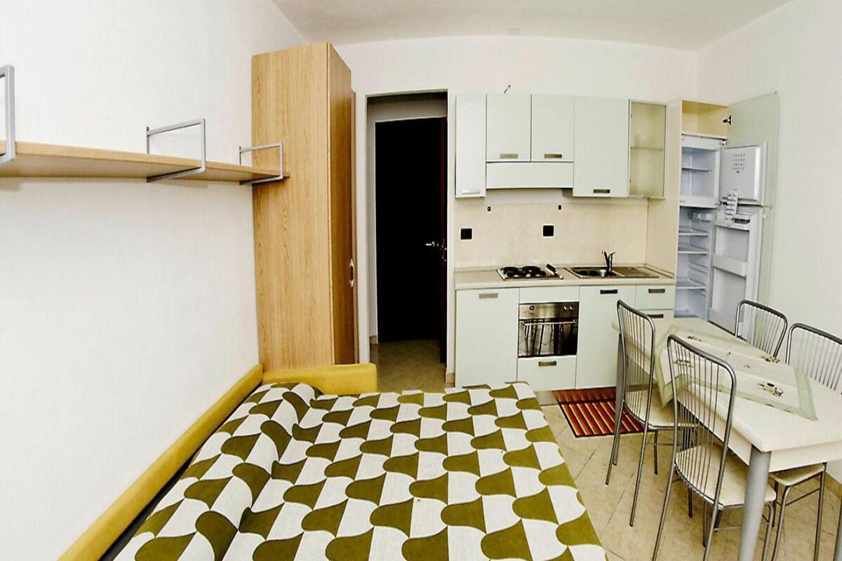 3 bedrooms, individually furnished