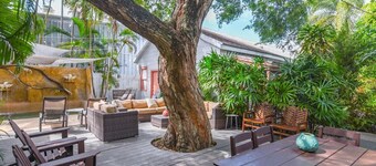 Harbor Walk Hideaways | Group Compound In Old Town, Pool!