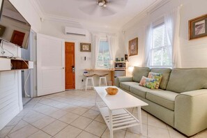 TV - African Queen | Perfect Suite Near Historic Seapor (Key West)