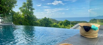 Exceptional villa, high standing, superb sea view, three ilets, swimming pool, wifi