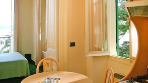 Interior - Apartment in Imperia With Heating (Imperia)