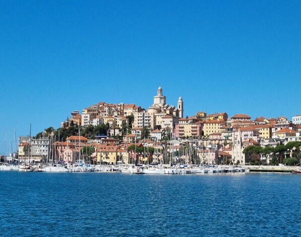 Deluxe Villa, 1 Bedroom | View from property - Apartment in Imperia With Heating (Imperia)