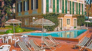 Pool | Outdoor pool - Apartment in Imperia With Heating (Imperia)