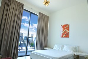 2 bedrooms, iron/ironing board, internet, bed sheets - Comfort & Views: 3B Apt in Marbella, RAK (Dubai)