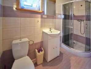 Comfort House, 3 Bedrooms | Bathroom | Shower