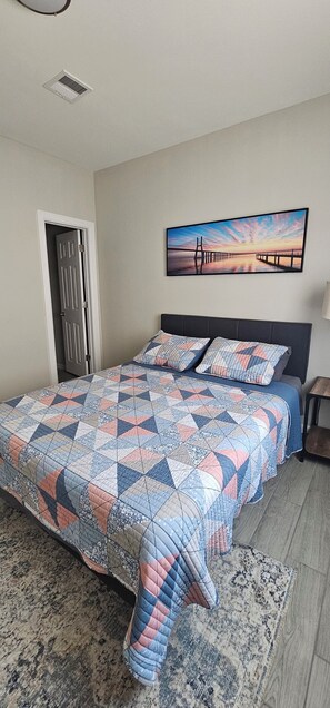 2 dormitoris, escriptori, planxa i posts de planxar i wifi gratuïta