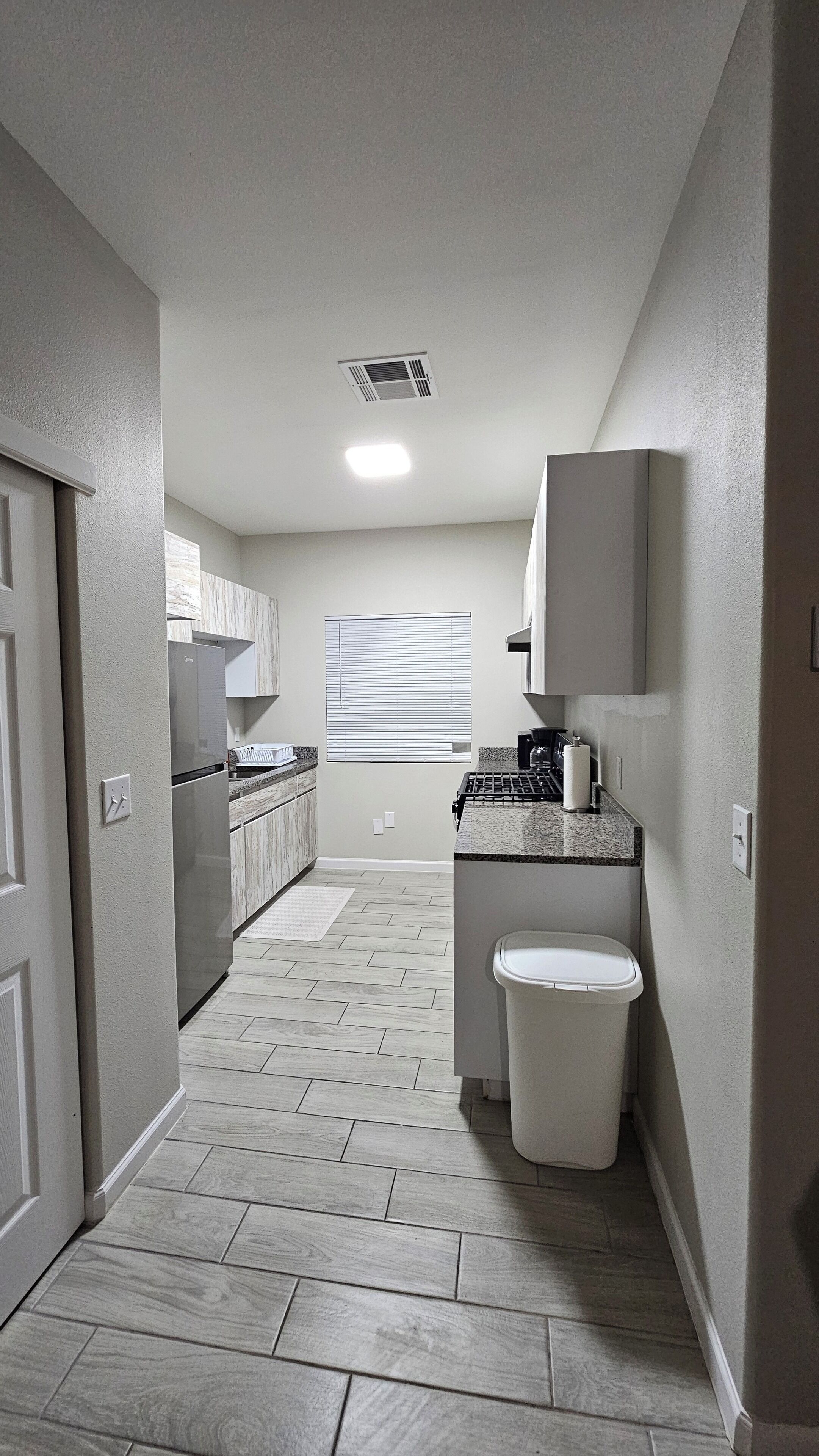 Kylskåp, mikrovågsugn, ugn och spishäll