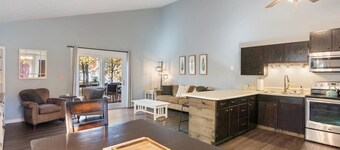 Pinewood Escape in the Heart of Breezy Point