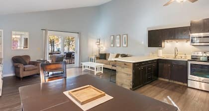 Pinewood Escape in the Heart of Breezy Point