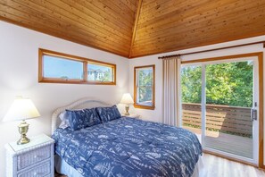 4 bedrooms, Internet, bed sheets - Classic Outer Banks soundside beach house near Duck Town Park! (Duck)