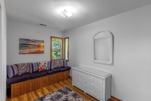 Smart TV, DVD player, stereo - Classic Outer Banks soundside beach house near Duck Town Park! (Duck)
