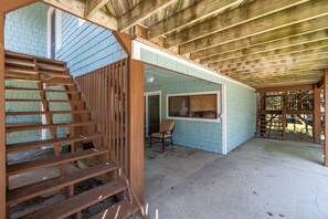 Terrace/patio - Classic Outer Banks soundside beach house near Duck Town Park! (Duck)