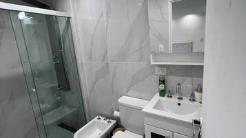 Shower, hair dryer, bidet, towels