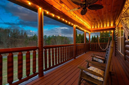 Big Swim Spa| Fire Pit| Dog| Easy Drive| 3 KingBed
