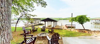 Lake Front house on Watts Bar Lake with large private dock, 2 screen porches