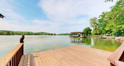 Lake Front house on Watts Bar Lake with large private dock, 2 screen porches