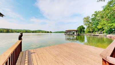 Lake Front house on Watts Bar Lake with large private dock, 2 screen porches