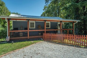 A covered porch with a metal roof, wooden railings, and a gravel driveway. - Boho Mtn Vibe'z~ Hot Tub+Fire Pit~ 3 mins to BRP! (Spruce Pine)