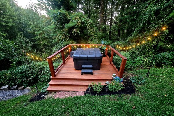 Outdoor spa tub