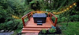 “Little Blue Cabin • Cozy Boho Hideaway • Jacuzzi, Fire Pit & Close to BRP”