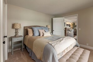 Room - Waterfront- Egypt Shores Luxury Retreat (Creal Springs)