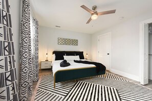 4 camere, una scrivania, ferro/asse da stiro, culla da viaggio