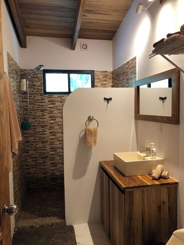 Dusche, Handtücher, Seife, Toilettenpapier