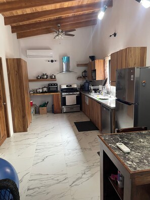 Fridge, microwave, oven, stovetop - Playa Guiones/ Nosara (Nosara / Playa Guiones)