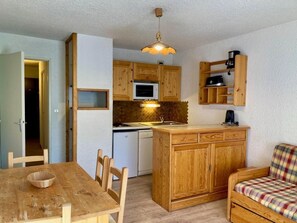 Dining - 20m from resort center, 2nd floor, balcony, tv, ski locker, 33m², Les 2 Alpes (Les Deux Alpes)