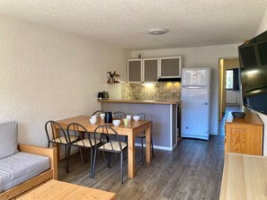 Dining - 20m from resort center, 2nd floor, balcony, tv, ski locker, 55m², Les 2 Alpes (Les Deux Alpes)