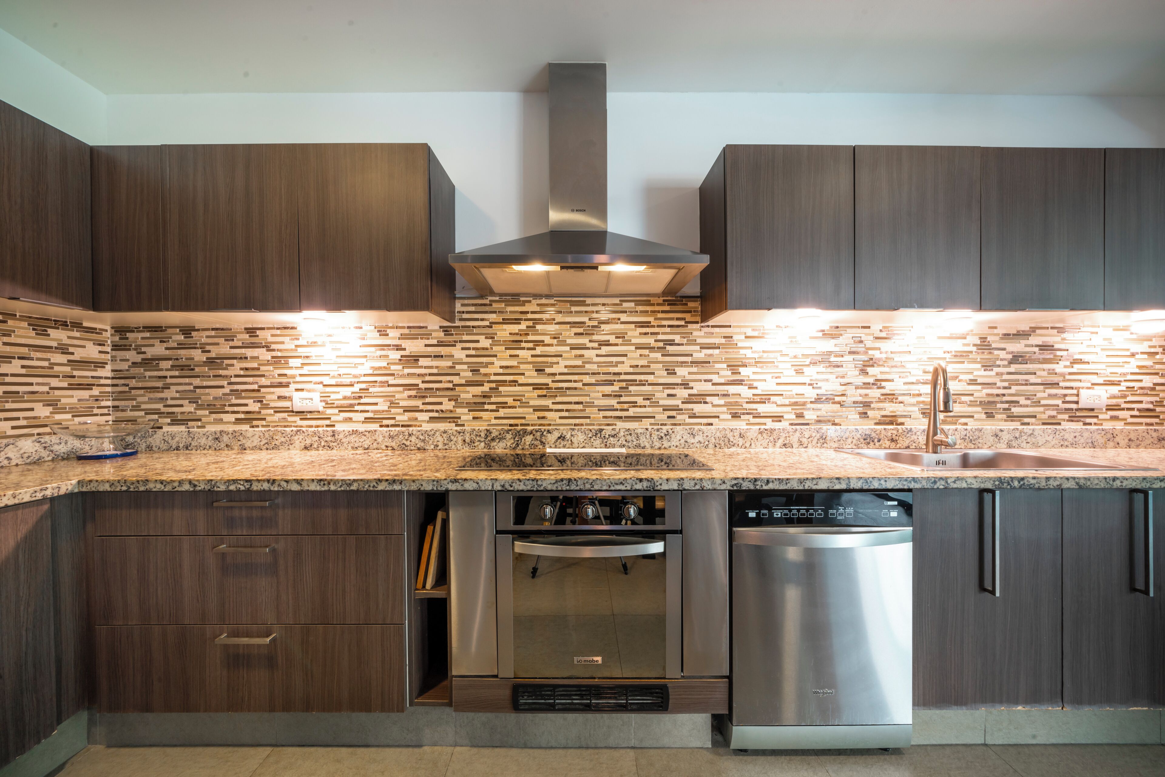 Condo Deluxe, balcón, vista a la alberca | Cocina privada | Tostadora 