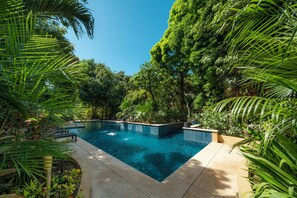 4 outdoor pools