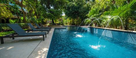 4 piscines extérieures