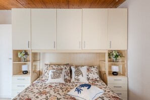 3 عدّة غرف نوم ومكواة/لوح كي وواي فاي مجانًا وملاءات أسرّة