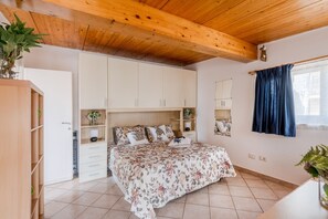 3 bedrooms, iron/ironing board, free WiFi, bed sheets - Simple Duplex Apartment with Terrace in Viareggio (Viareggio)